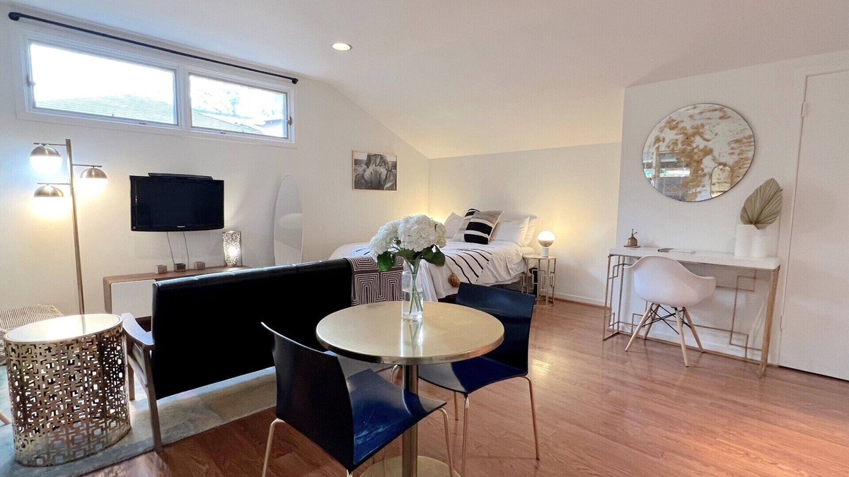Midtown Cottage | Palo Alto Cottage: Privacy, Comfort & Convenience