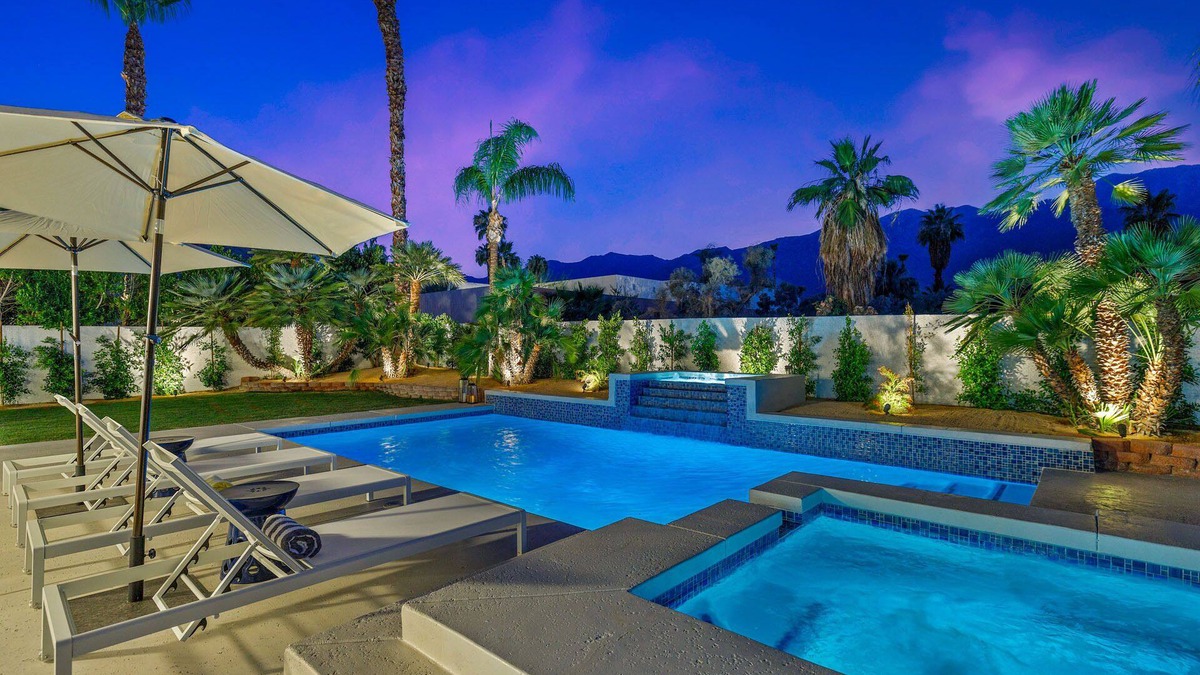 Araby Commons House | 'Paloma House' 5 BR w/pool, spa & views!