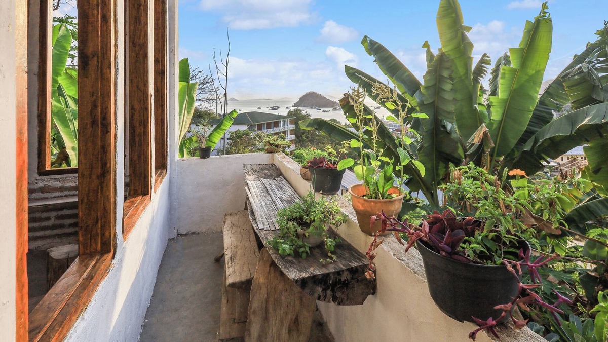 Labuan Bajo House | Palulu Garden Homestay