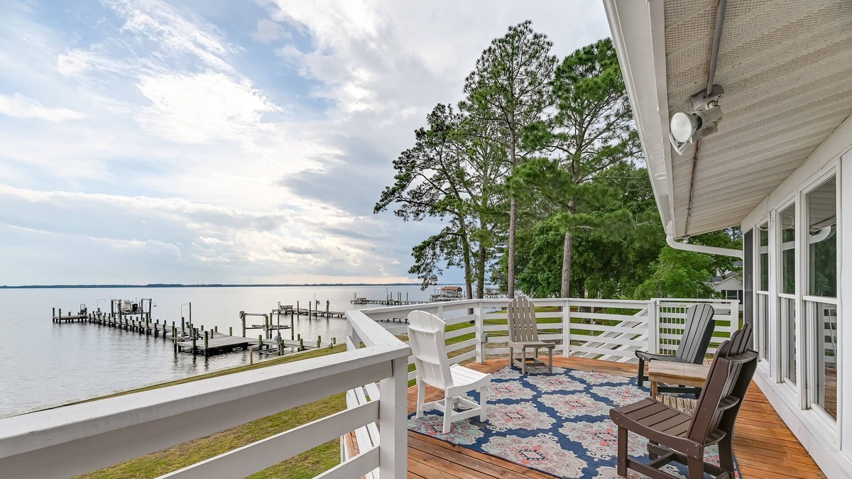 Bath House | Pamlico River Vacation Rental w/Game Room