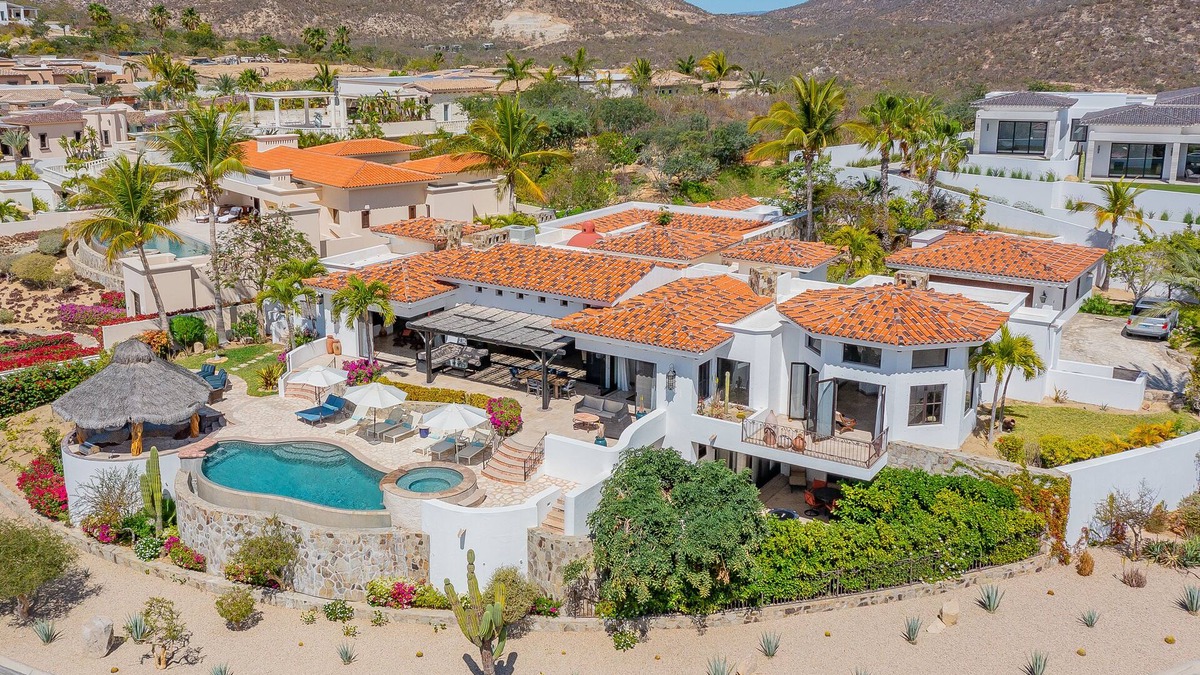 San Jose del Cabo House | Pamper Yourself in 5 Star Luxury! Stunning Ocean Views, Beach Club, Golf, Pool.