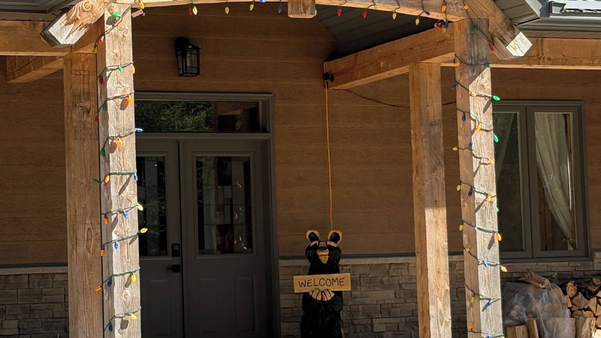 Lion's Head Cottage | Pampered Bear's Den-Delightful Forest retreat located close to Georgian Bay