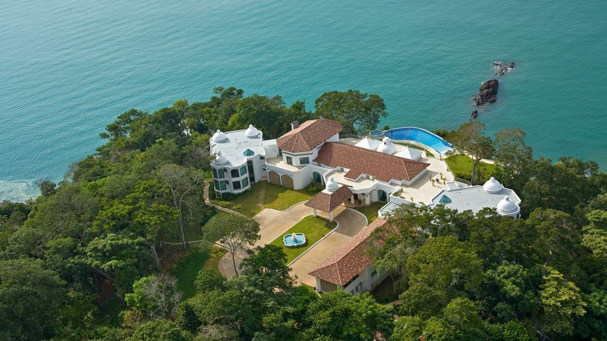 Playa Bonita Village Villa | Pan013 - Massive luxury mansion with pool near Panama City