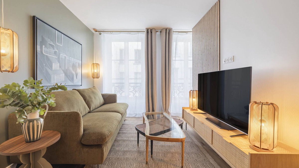 Quartier Sainte-Avoye Apartment | Panache, 2BR/2BA, 6 people