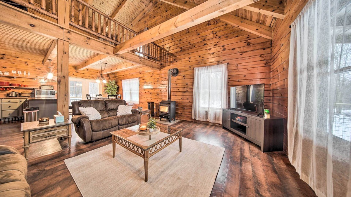 Niobe Cabin | Panama Cabin on 36 Acres w/Hot Tub & Trails!