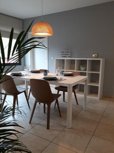 Lens Apartment | Panda Parc Appartment proche Pairi Daiza-Shape-Nato