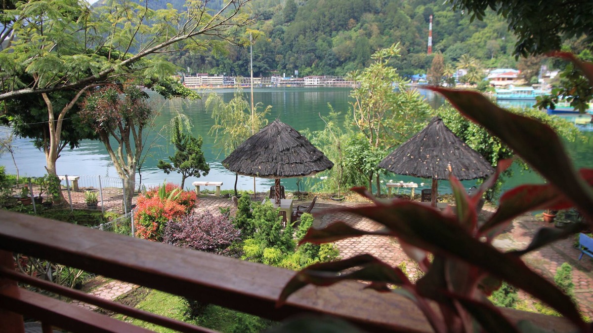 Parapat Hotel | Pandu Lakeside Hotel Parapat - Toba Lake