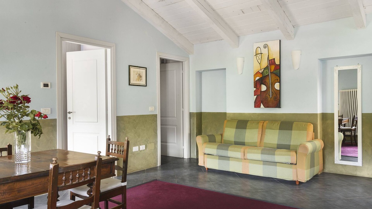 Santo Stefano Belbo Apartment | Panoramic apartment with pool view