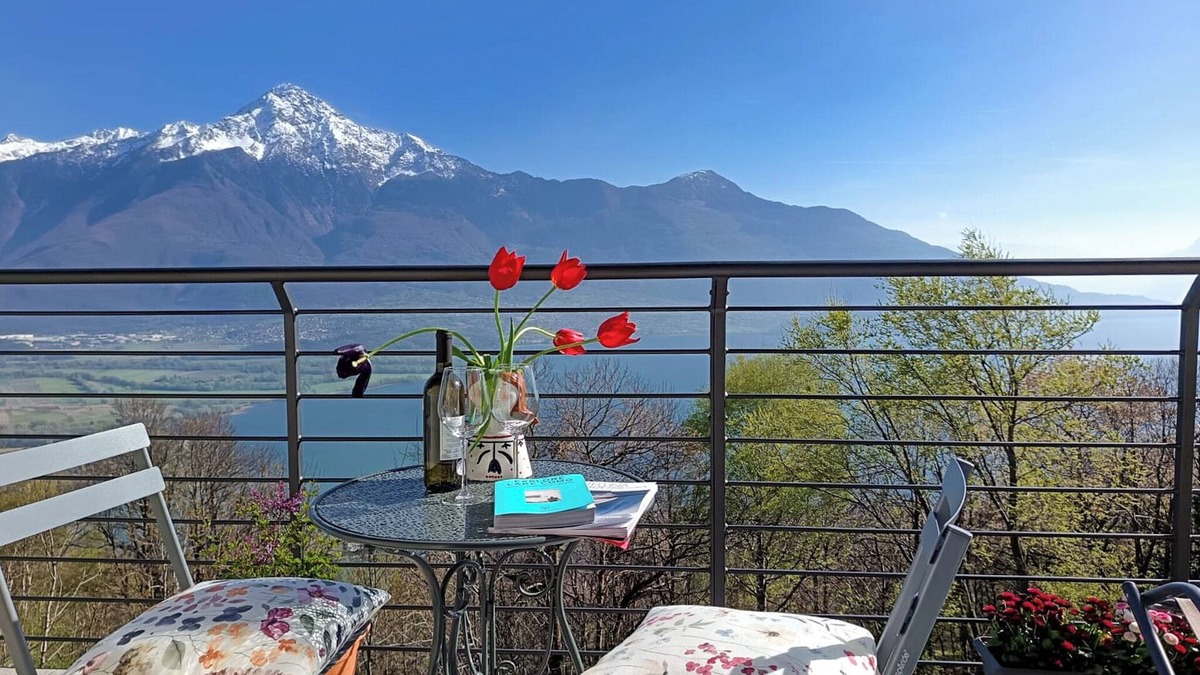 Montemezzo Apartment | Panorama Holiday Apartment Nero