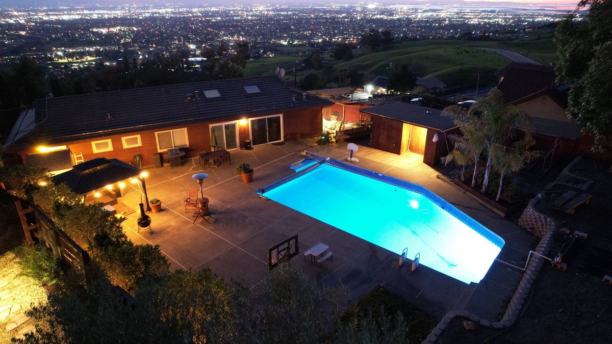 Berryessa House | Panorama of Silicon Valley, minutes from everything, large private yard and pool