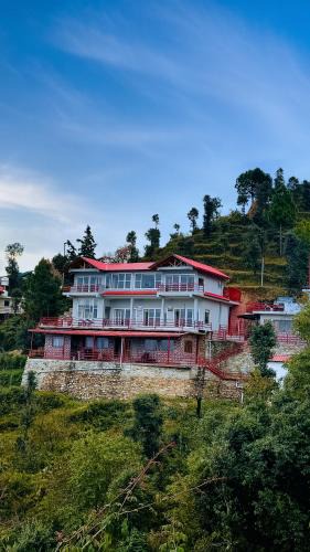 Kaul House | Panorama Villa at Hartola by Kusumith Retreats
