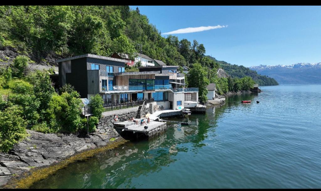 Oystese Apartment | Panoramaresort in Hardangerfjord with boat to rent - Seaside Studio for 4 personer