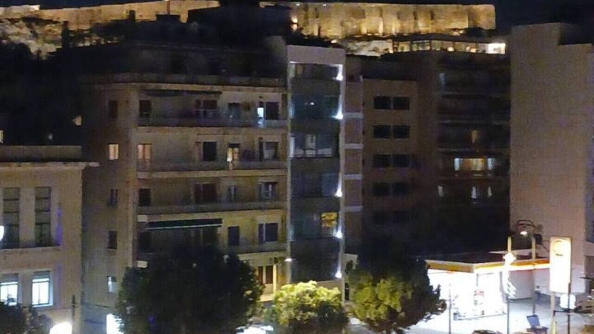Kinosargous Apartment | Panoramic Acropolis View Retreat | Spacious Apartment on the Edge of Koukaki & Neos Kosmos