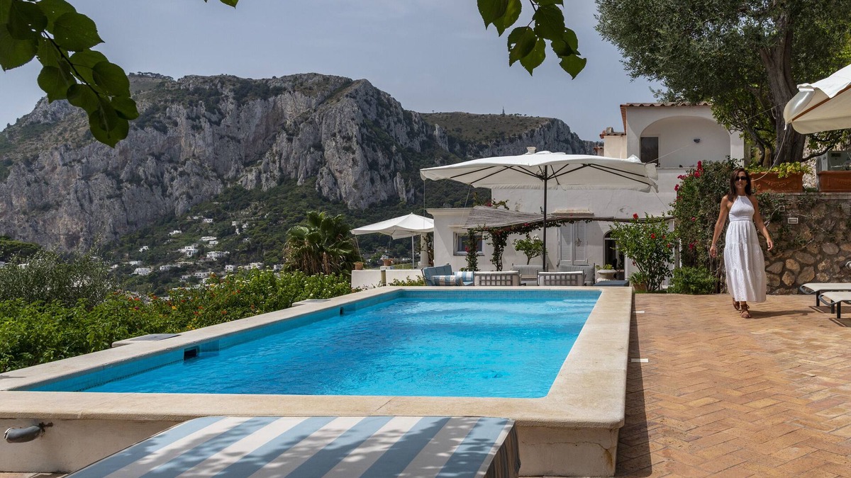 Capri Villa | Panoramic and central villa.