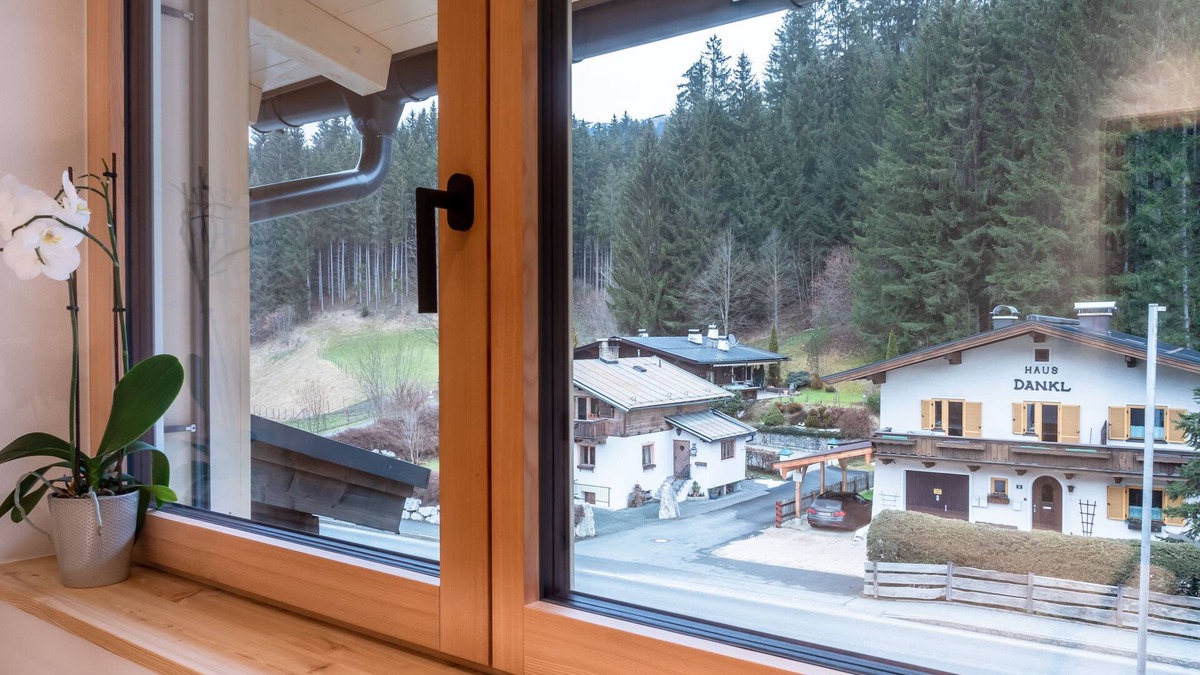 Oberaurach Apartment | Panoramic new-build apartment; SAUNA, RAD-Ski room, elevator!