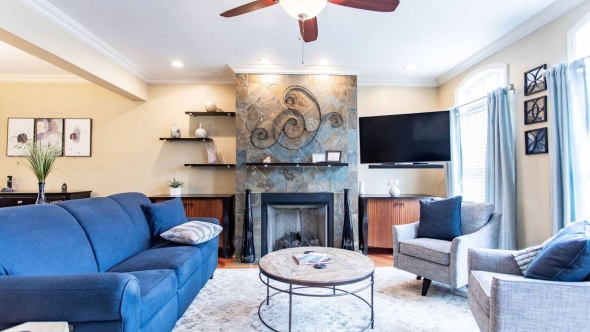 South Side Flats House | Panoramic City Views with Roof Deck |Free Parking