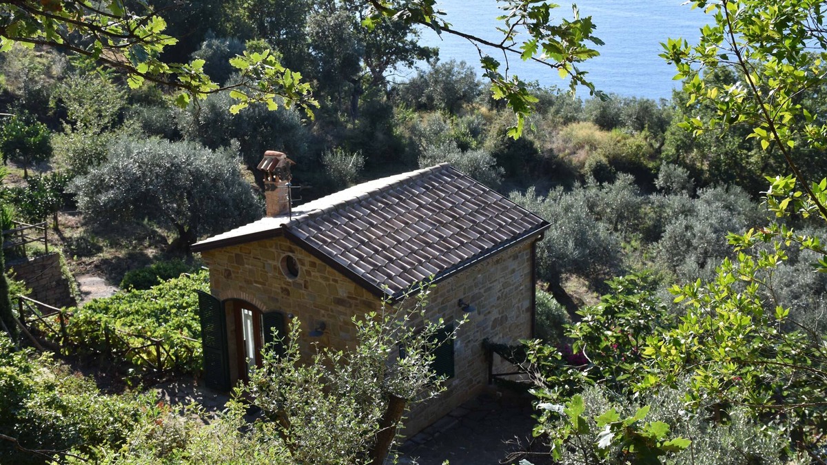 Castellabate Historic Centre Cottage | Panoramic Country House with Sea View in Cilento