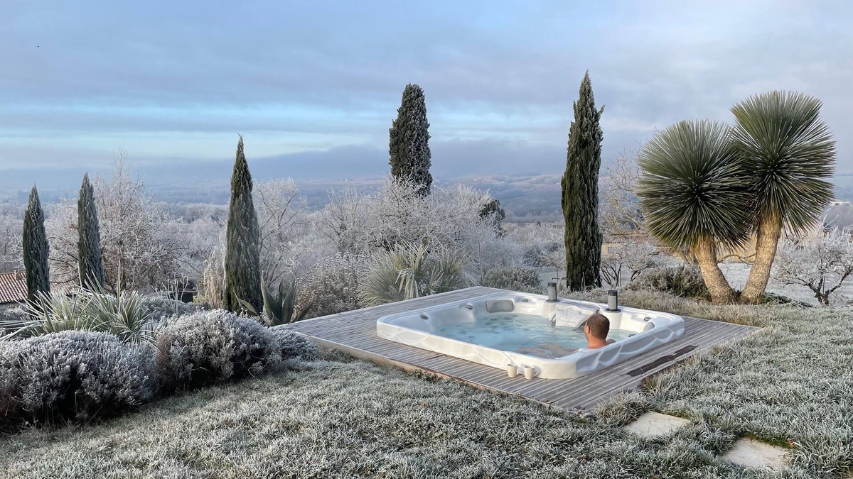 Mansonville Villa | Panoramic Countryside Villa (pool/jacuzzi)