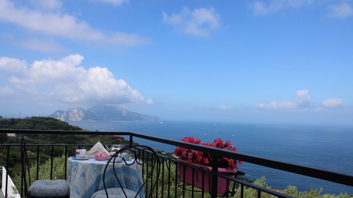 Schiazzano House | Panoramic house with furnished garden and view of Capri