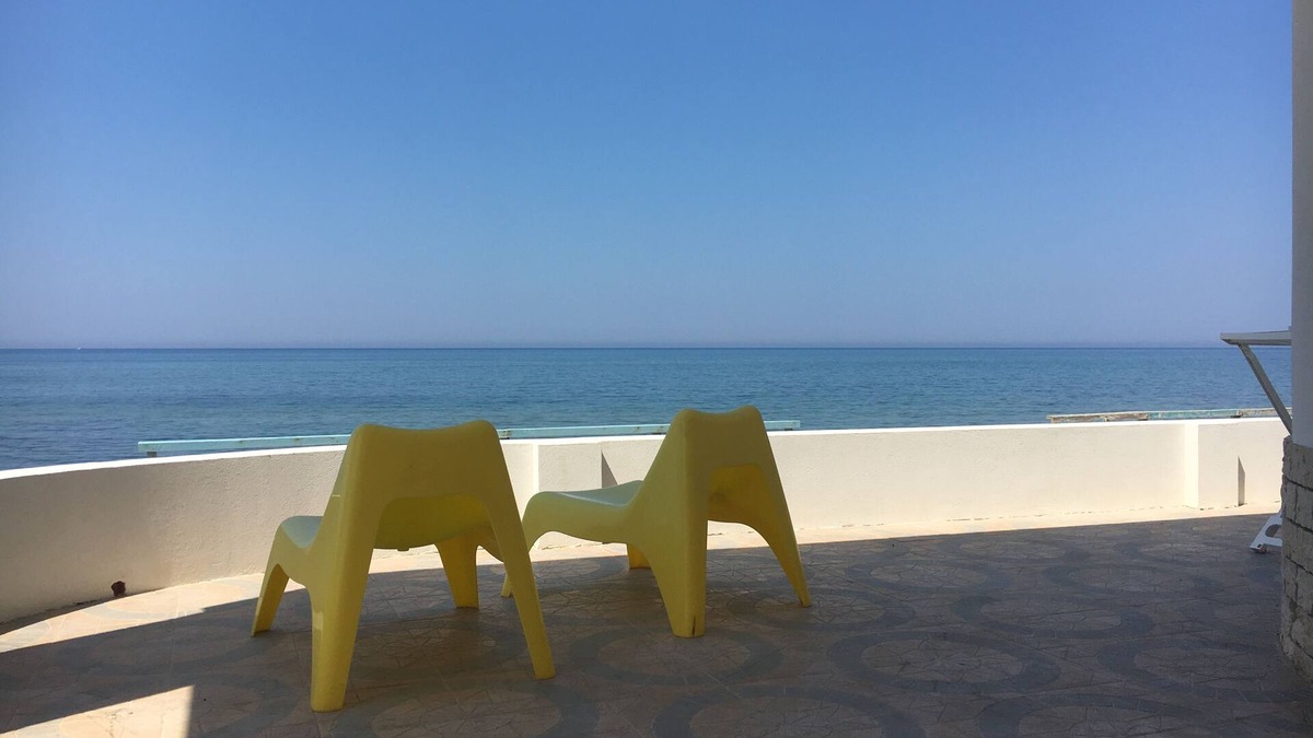 Scoglitti House | Panoramic house with veranda on the sea