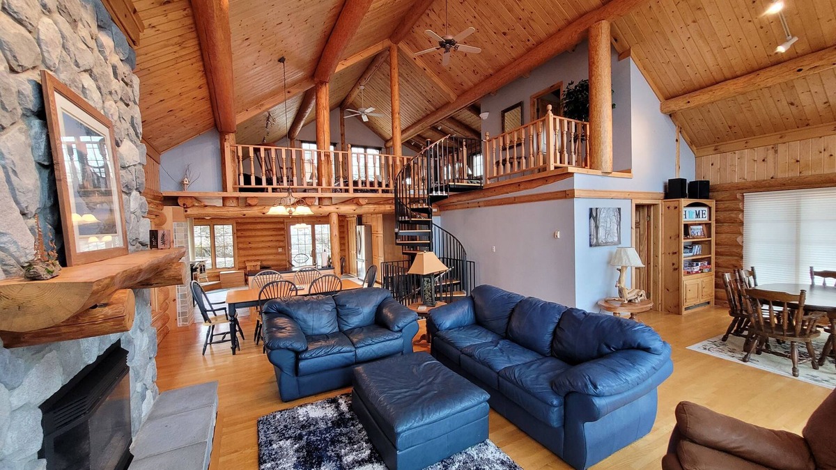 Tower Cabin | Panoramic Island studded views! Spectacular ledge rock setting!