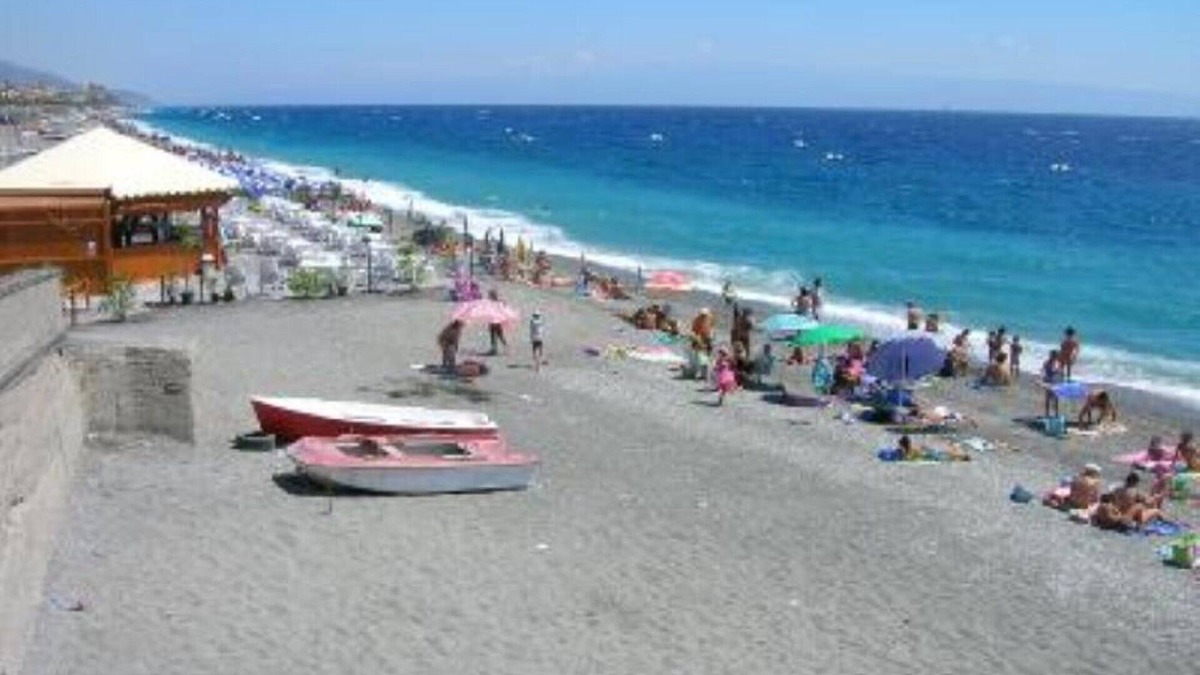 Santa Teresa di Riva Apartment | Panoramic, delightful vacation home in Residence by the Sea - Giulia house