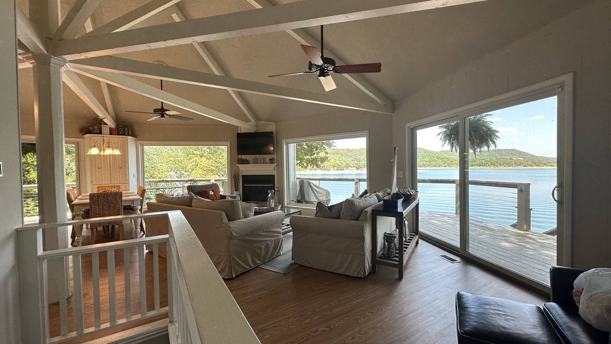 Lost Bridge Village Cottage | Panoramic Lakeviews! Direct Lakefront Access! Gentle sloping beach! 4 Kayaks!