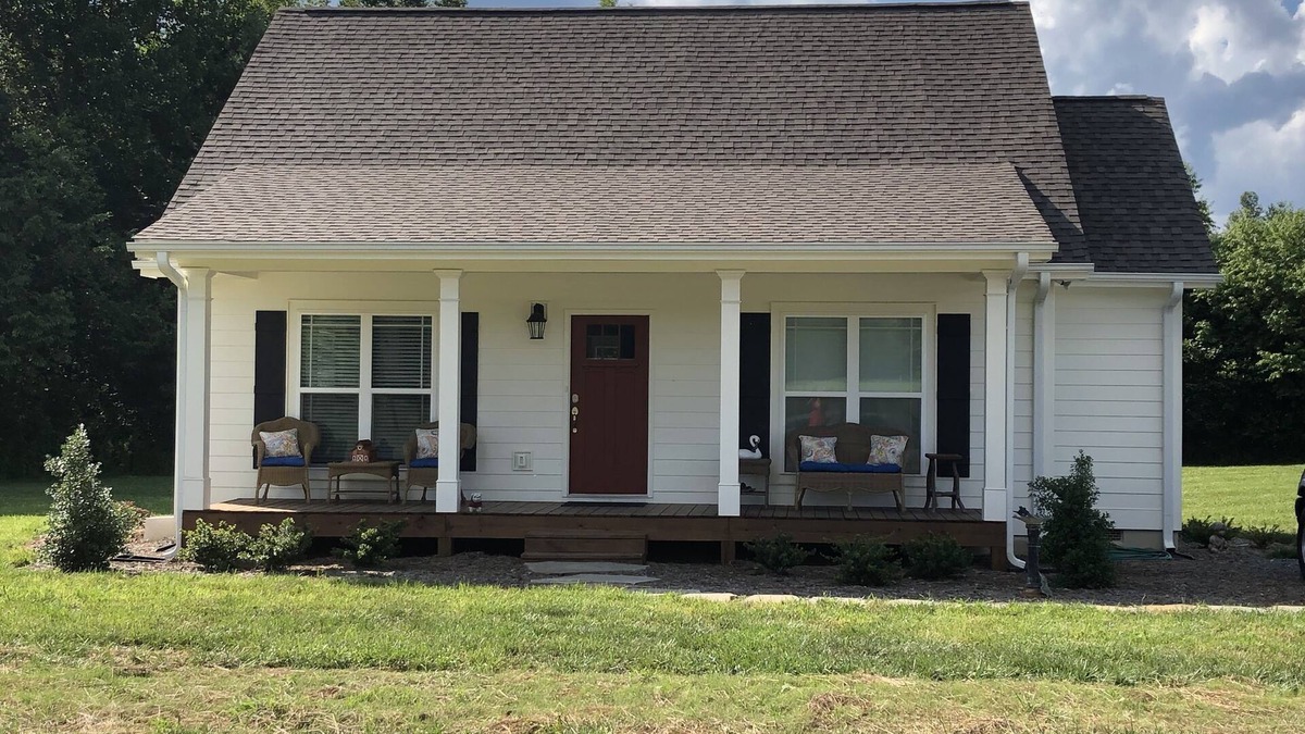 Young Harris House | Panoramic Mountain Views from your front porch!