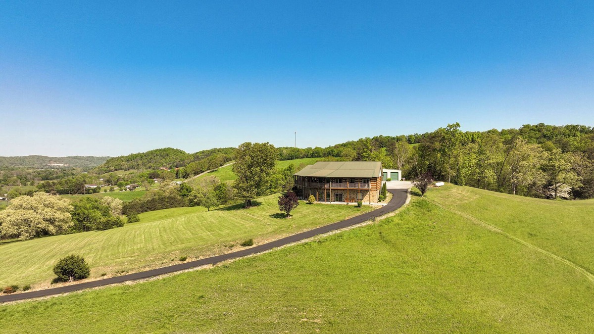 Newport House | Panoramic Mtn Views: Spacious Tennessee Home!