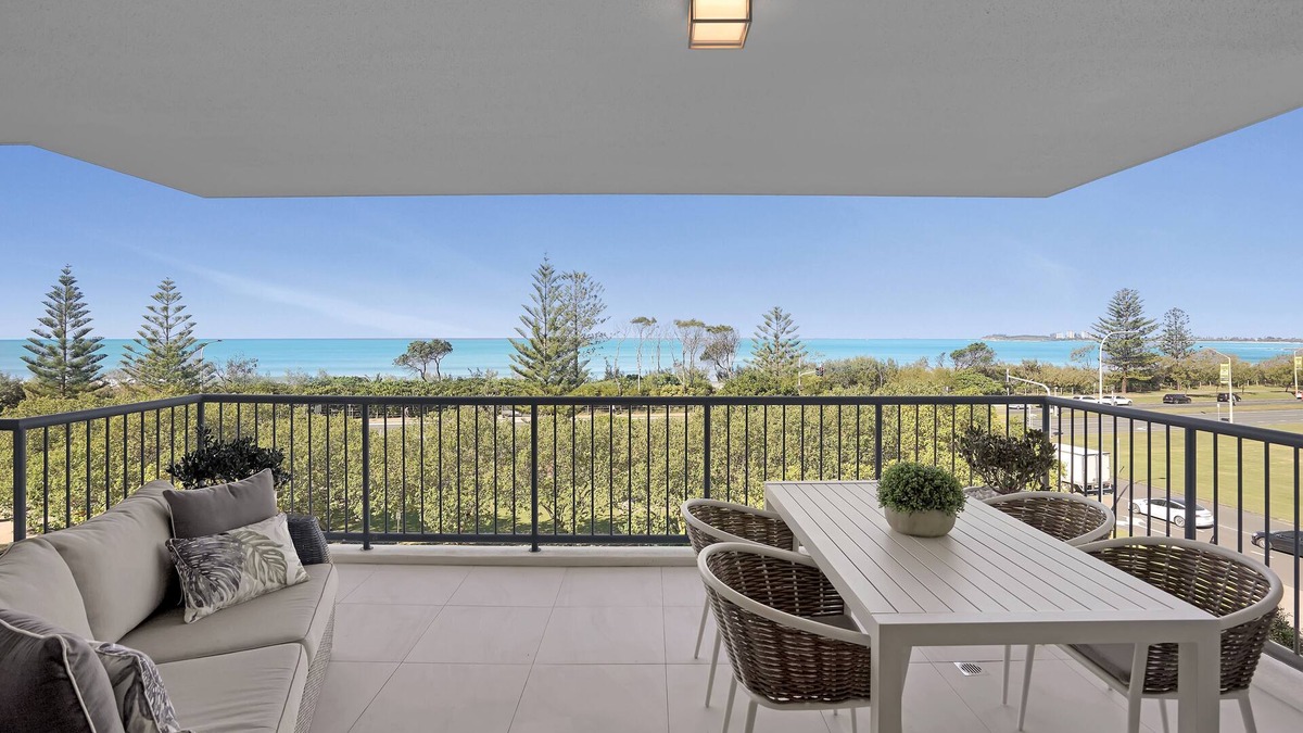 Alexandra Headland Apartment | Panoramic Ocean View 2 bed 2 bath