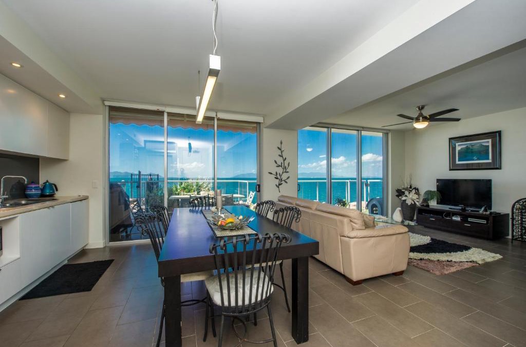 Nelly Bay Apartment | Panoramic Ocean Views 2 bed/2 bath Unit, Nelly Bay