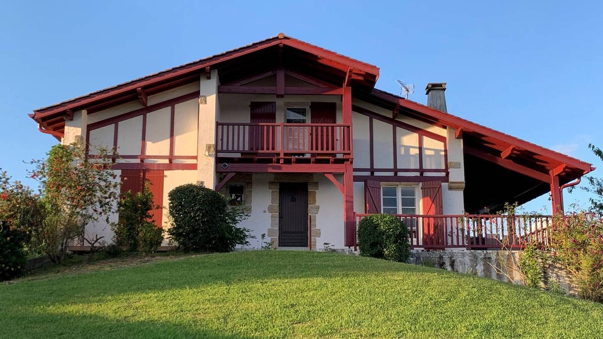 Cambo-les-Bains House | Panoramic Pyrenees View Villa: 6 Sleeps, 3 Beds, Pets Allowed, Internet, BBQ, Near Thermes