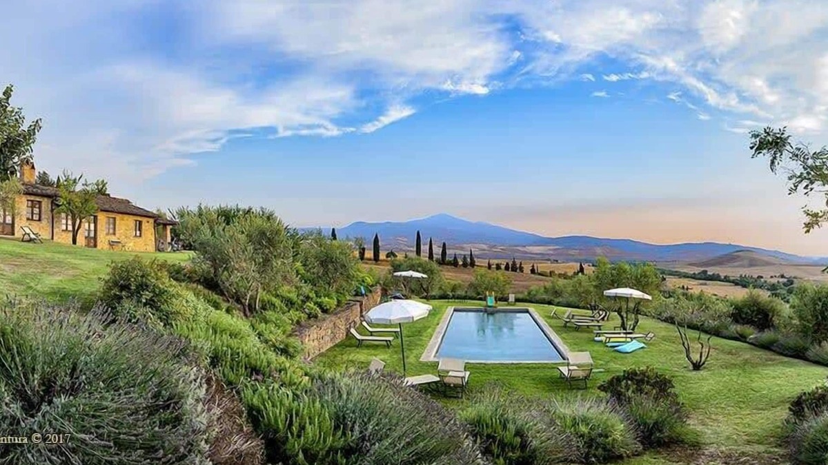 Monticchiello Villa | Panoramic Scaled Villa With Amazing Deep Blue Pool