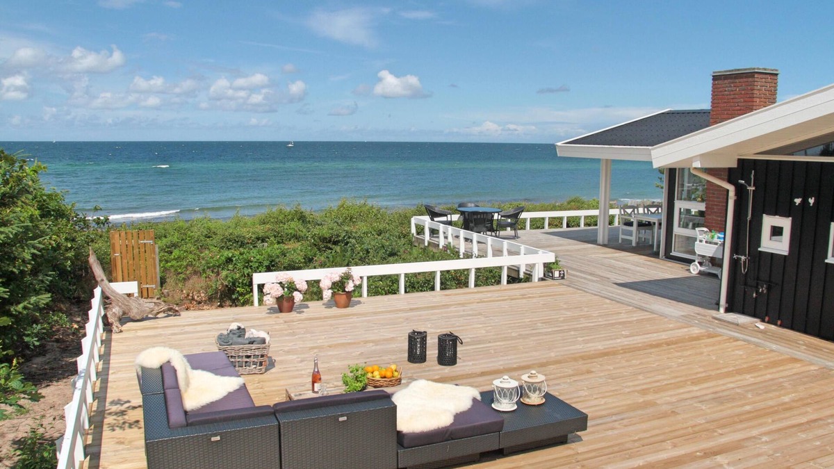 Smidstrup Strand Cottage | Panoramic sea view by the beach. Up to 10 guests in Gilleleje - Northern Zealand