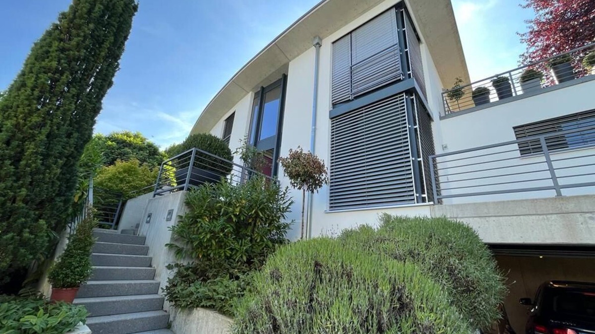 Muttenz House | Panoramic spacious House with Garden & Garage. Sleep 6. Kids welcome. No pets.
