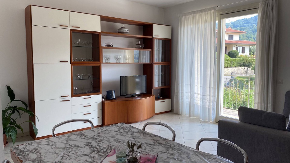 Entratico House | Panoramic three-room apartment