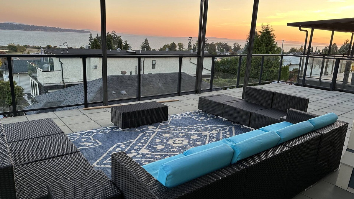 Richmond City Centre House | Panoramic unobstructed Oceanview Great patio Rose.hydrangea Garden Heaven Villa