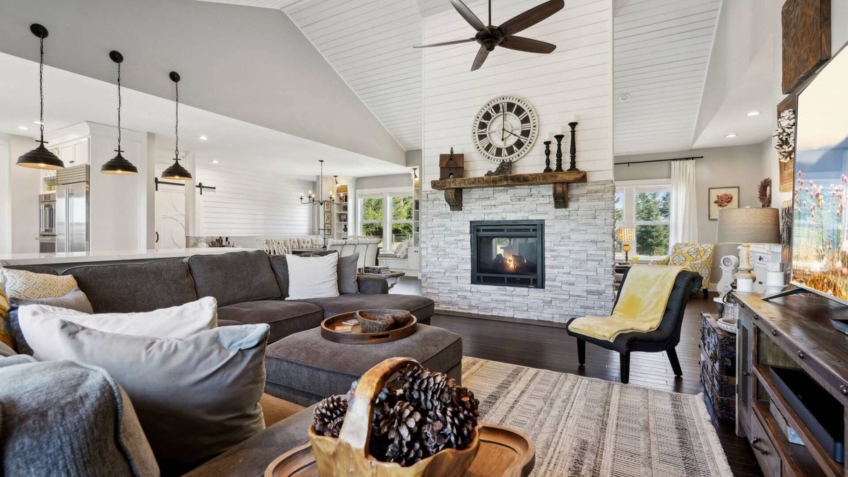 Amity House | Panoramic Valley and Vineyard Views, Newly Renovated, Pet Friendly, Hot Tub, Games, Walk to Wineries