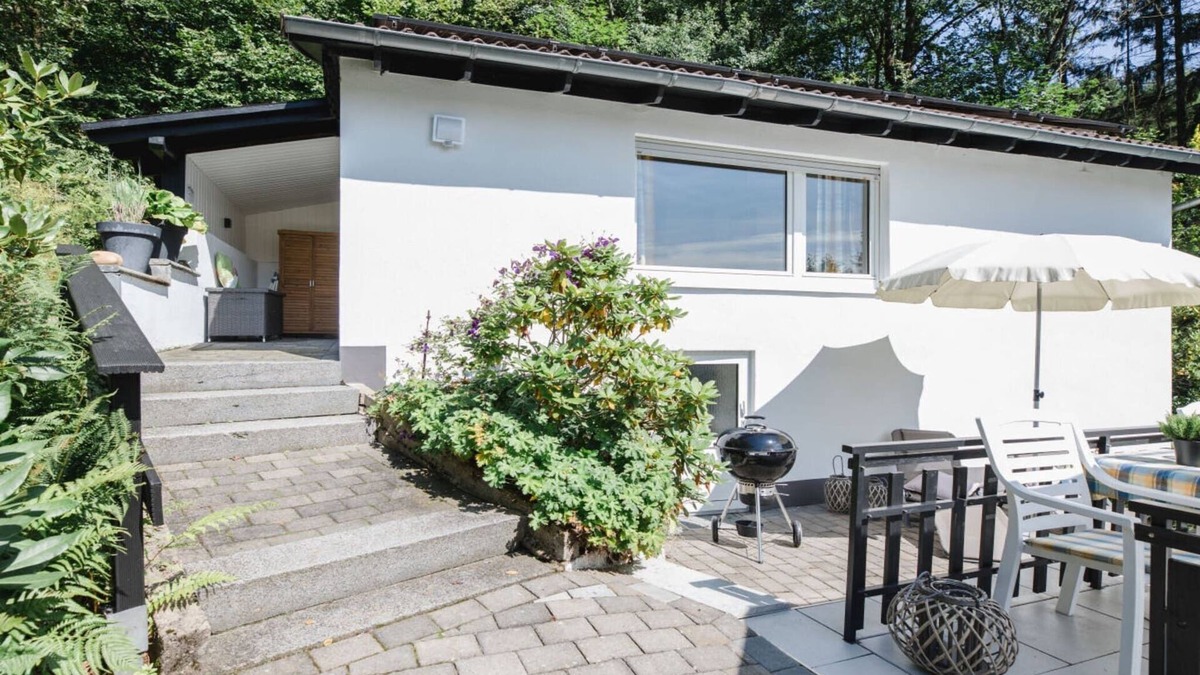 Eslohe House | Panoramic view Modern retreat