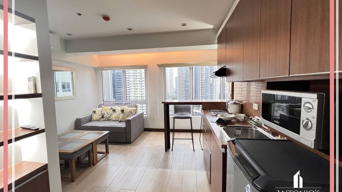 Bonifacio Global City Condo | Panoramic View of City 1BR | WIFI & NETFLIX | BGC