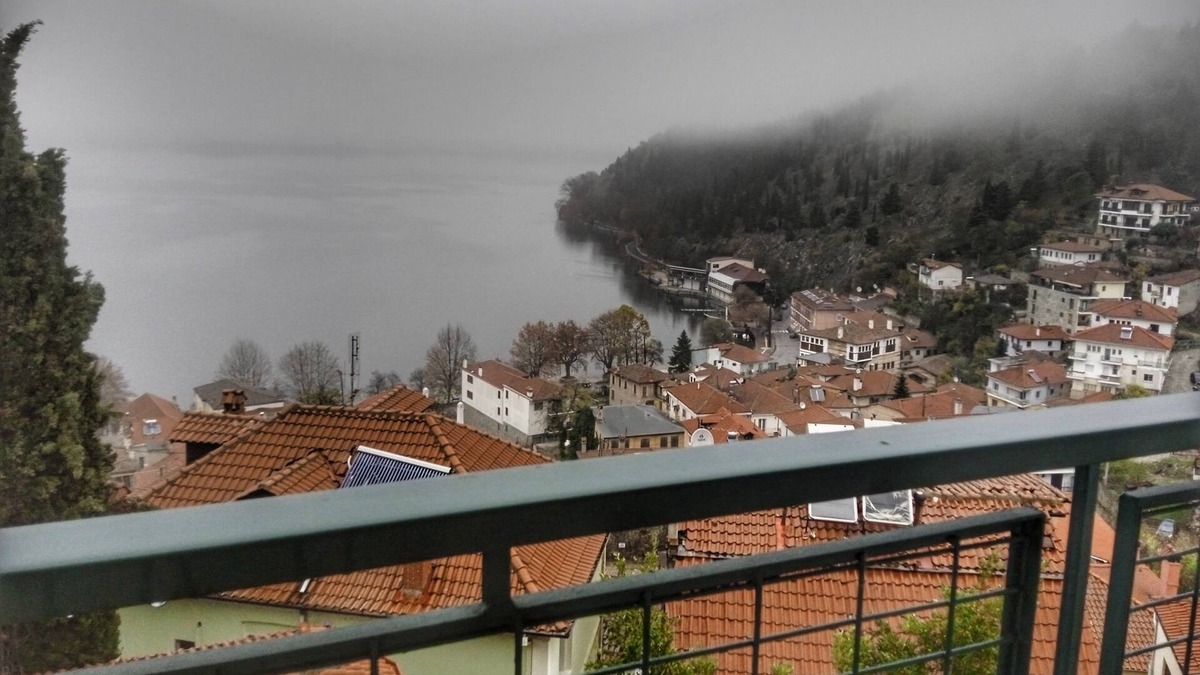 Kastoria Apartment | Panoramic view of the lake! A romantic retreat right into the heart of Kastoria.