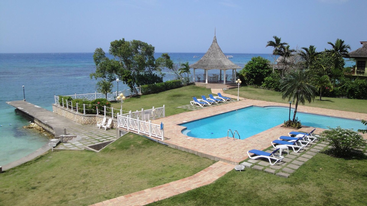 Ocho Rios Apartment | Panoramic View Sea Below 2bed2bath 1754sqft Apartment ChefHsekeeper Pool Tennis