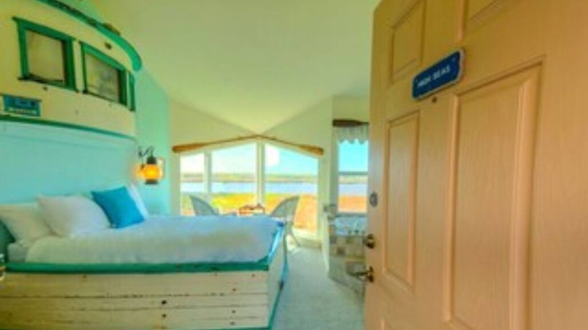 Moss Landing Apartment | Panoramic views, 2-person soaking tub, Fireplace 2nd Floor