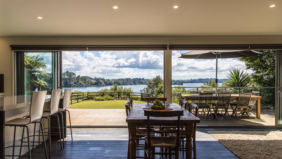 Tikitere House | Panoramic Views, Modern House, Private Jetty/Beach