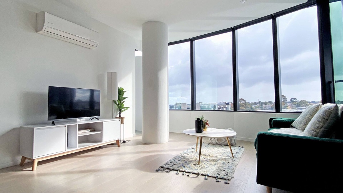 Glen Waverley Apartment | Panoramic Views! Spacious 2 Bed, 2 Bath Luxury Apartment w/Free Parking