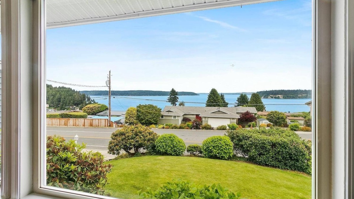 Gig Harbor House | Panoramic views, walking distance to downtown and NEW ACn