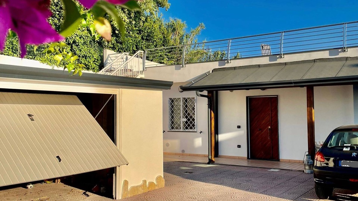 Baia Villa | Panoramic villa between sea and lake