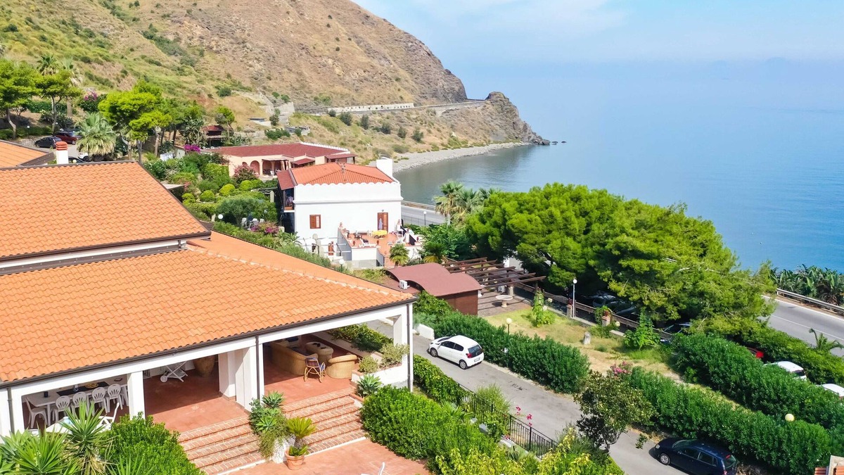 Gioiosa Marea Villa | PANORAMIC VILLA ON THE SEA WITH POOL