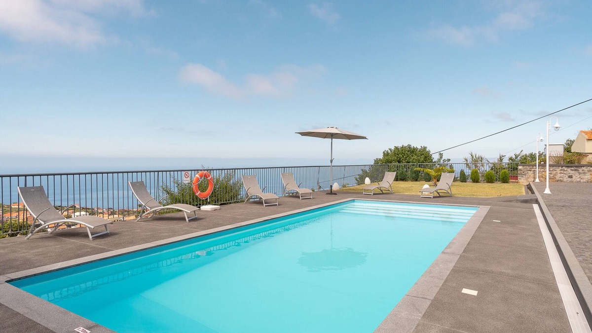 Arco da Calheta Villa | Panoramic Villa II- Wonderful view with heated pool (new)