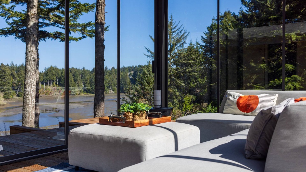 Coos Bay Cabin | Panoramic Water Views~Private Getaway
